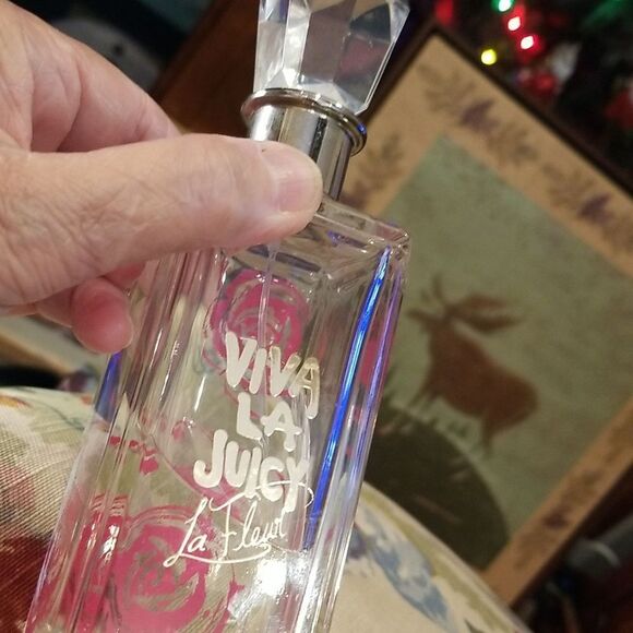 Elegant Pink Floral Perfume Bottle With Viva La Juicy Spray!!! - Picture 4 of 5